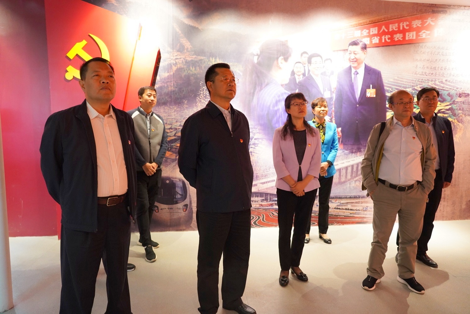 集團(tuán)公司開展“不忘初心、牢記使命”主題黨日活動(dòng) <br/> — 參觀主題教育檔案文獻(xiàn)展