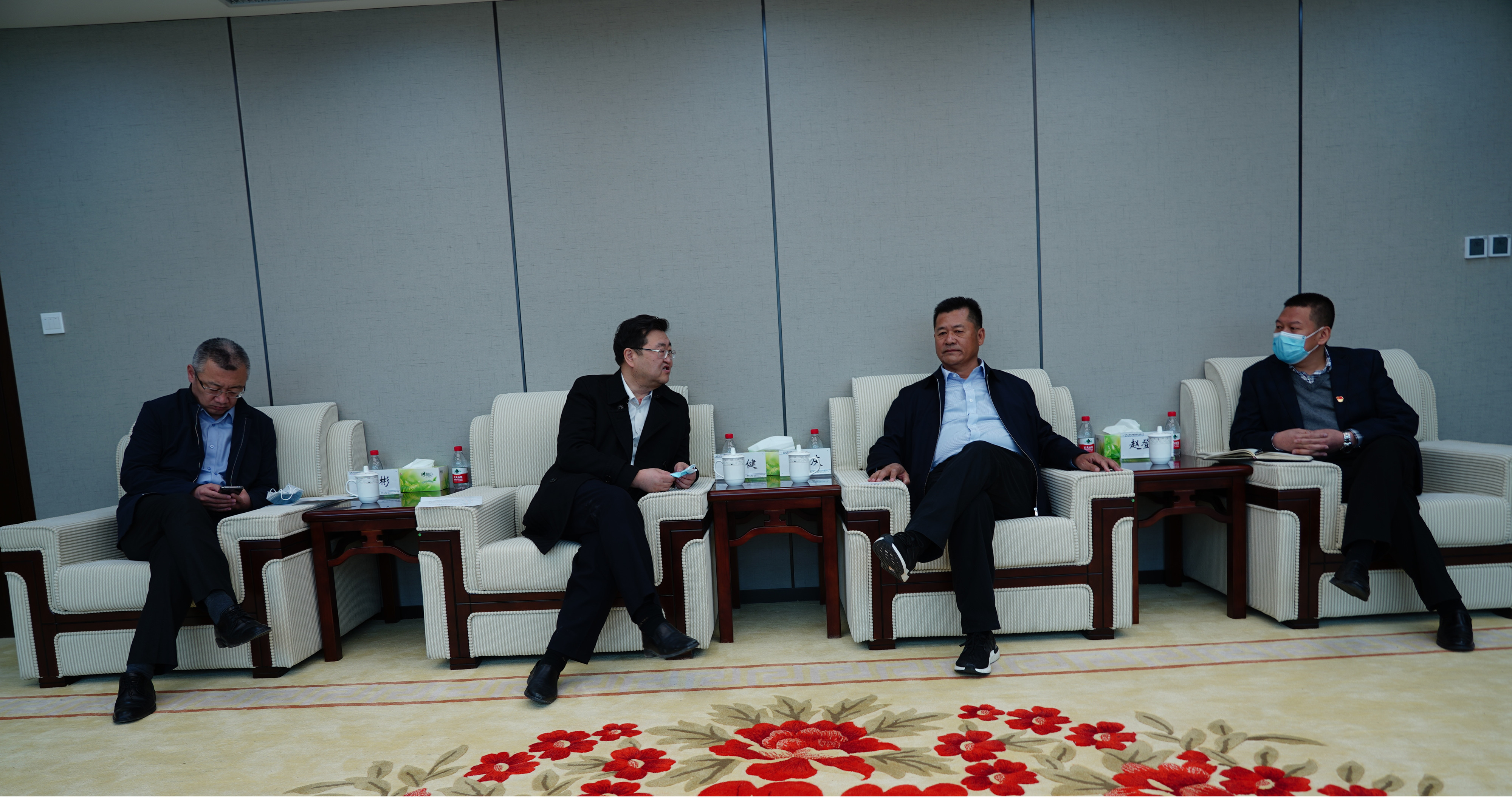 宋忠慶會(huì)見浙商銀行蘭州分行黨委書記、行長(zhǎng)申健一行